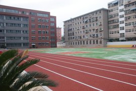 让孩子们感受网球的魅力，2024广州南沙国际网球挑战赛球员走进校园